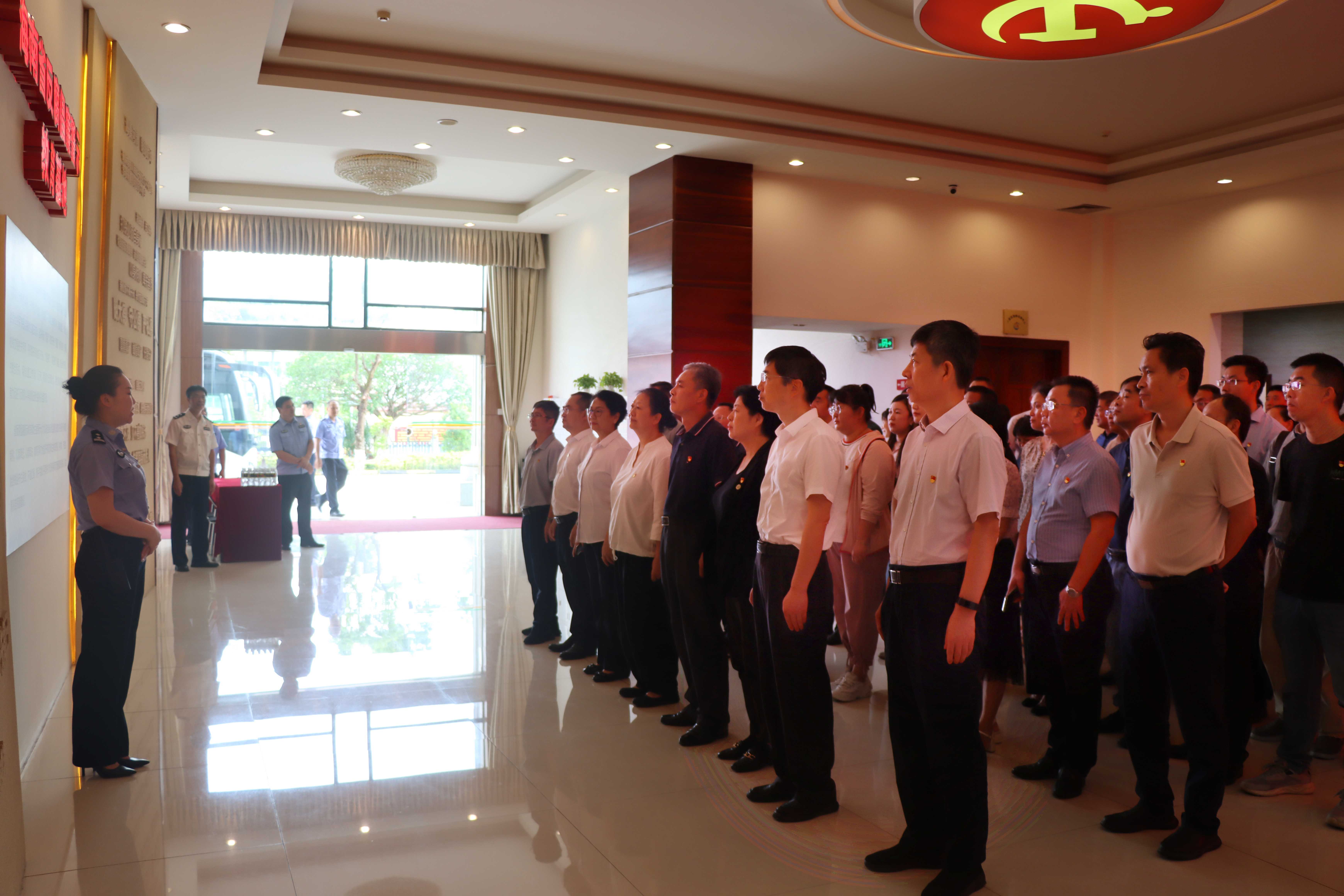 我校组织领导干部赴海南省反腐倡廉警示 教育基地参观学习
