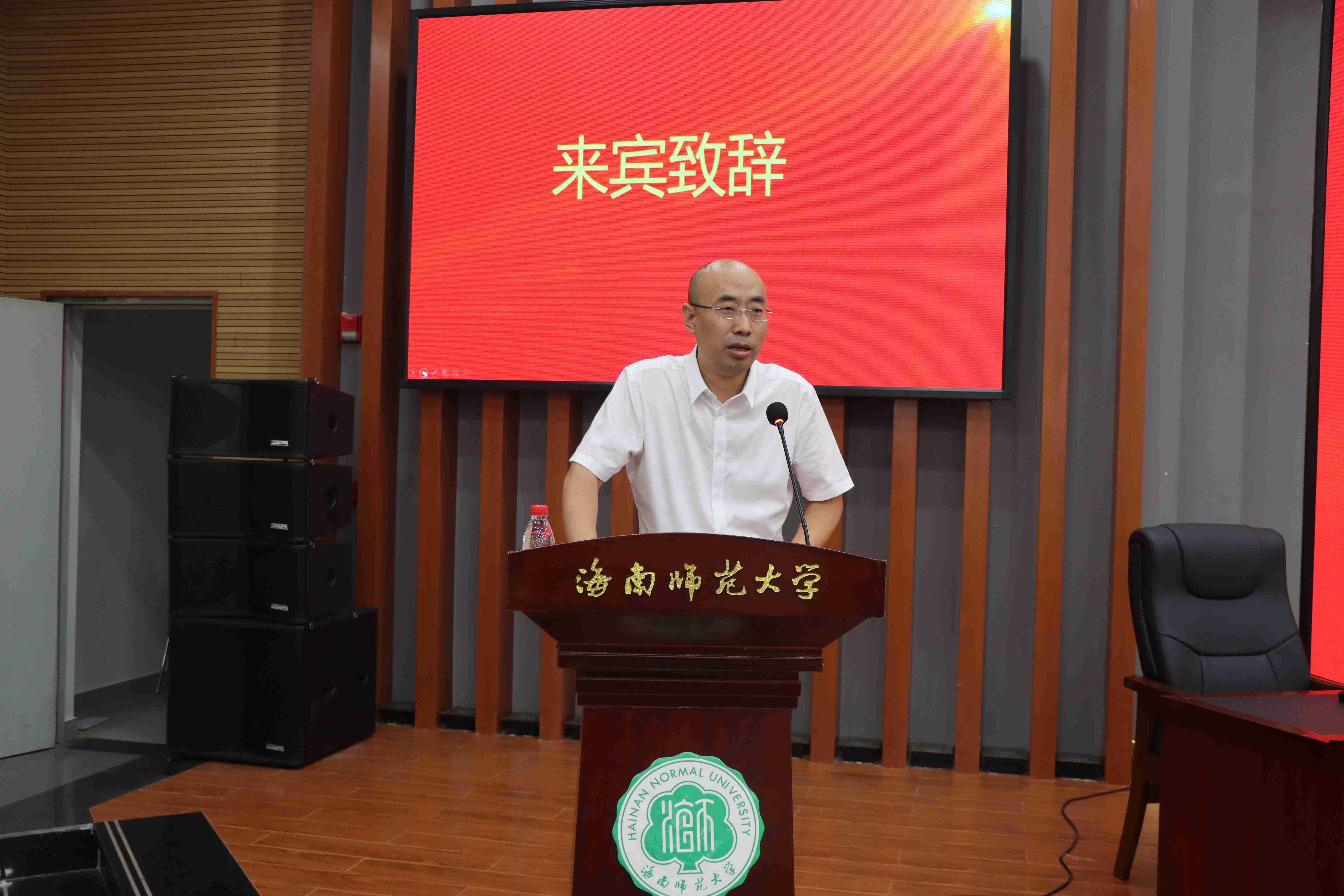 “百家讲坛”名家纪连海走进海南师范大学