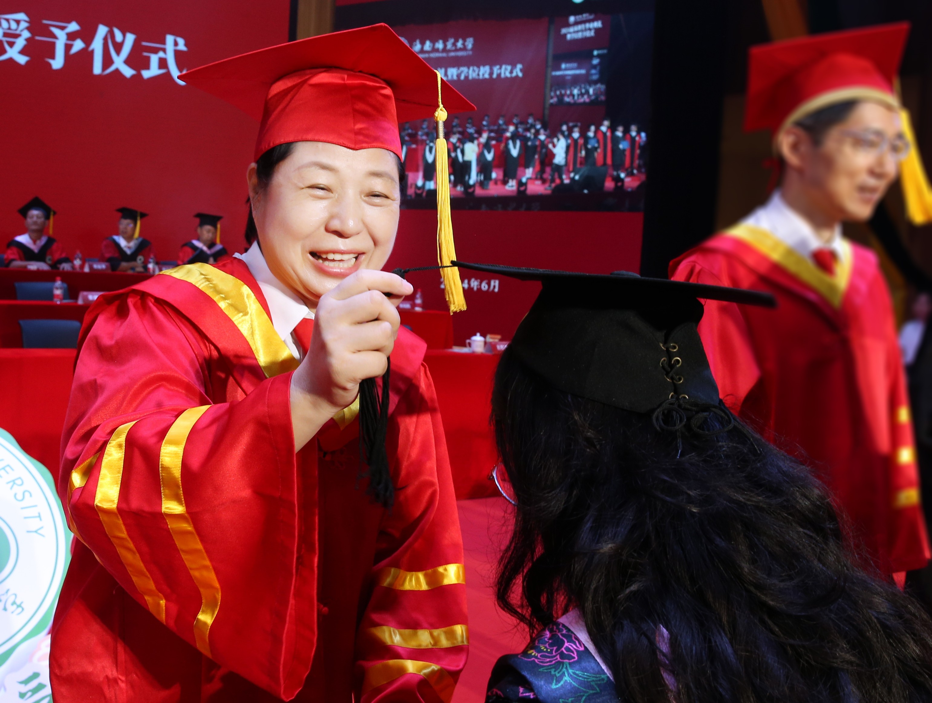 跃入人海，奔涌灿烂――海南师范大学举行2024届本科生毕业典礼暨学士学位授予仪式