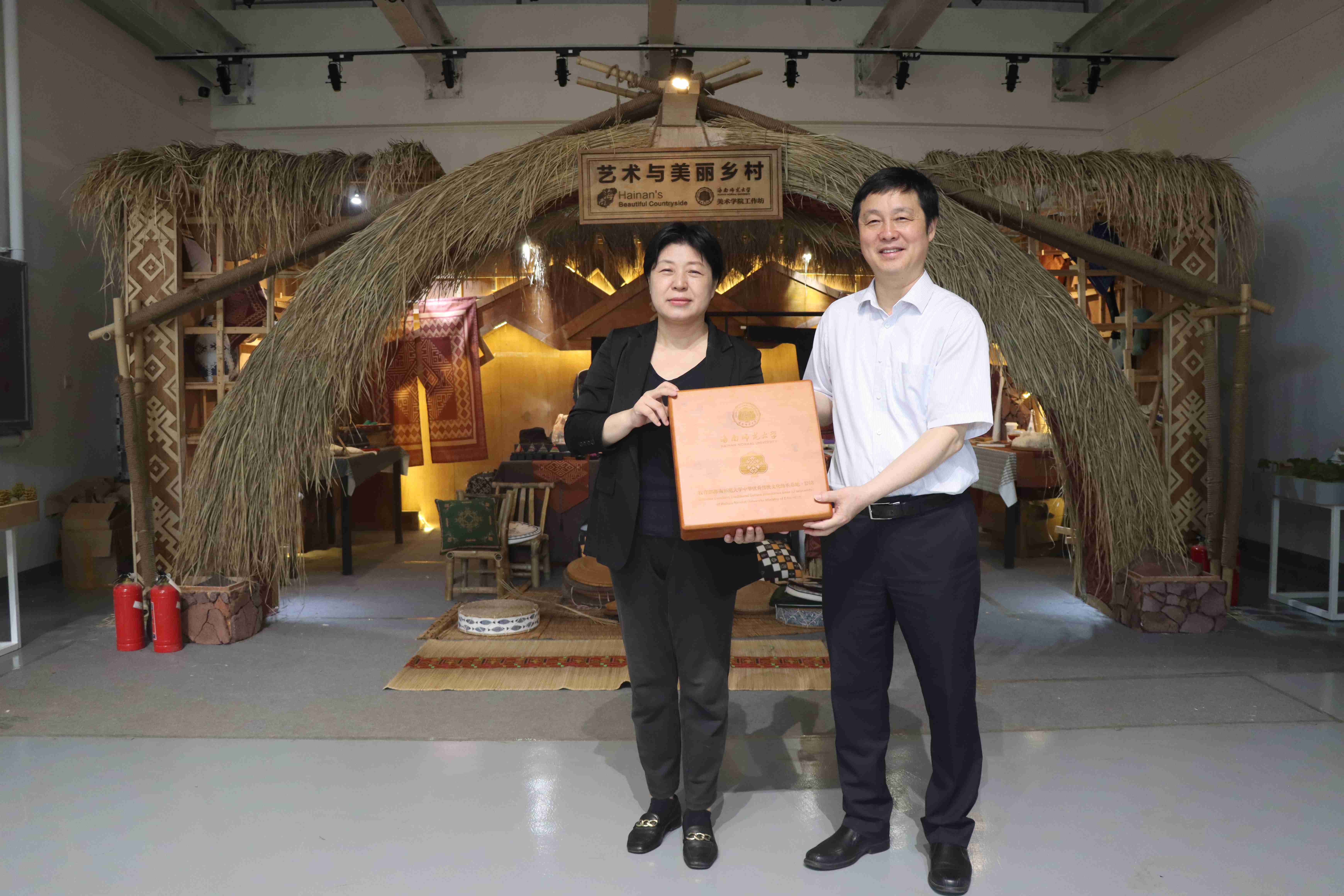 丁晓东、陈国强一行到我校美术学院调研