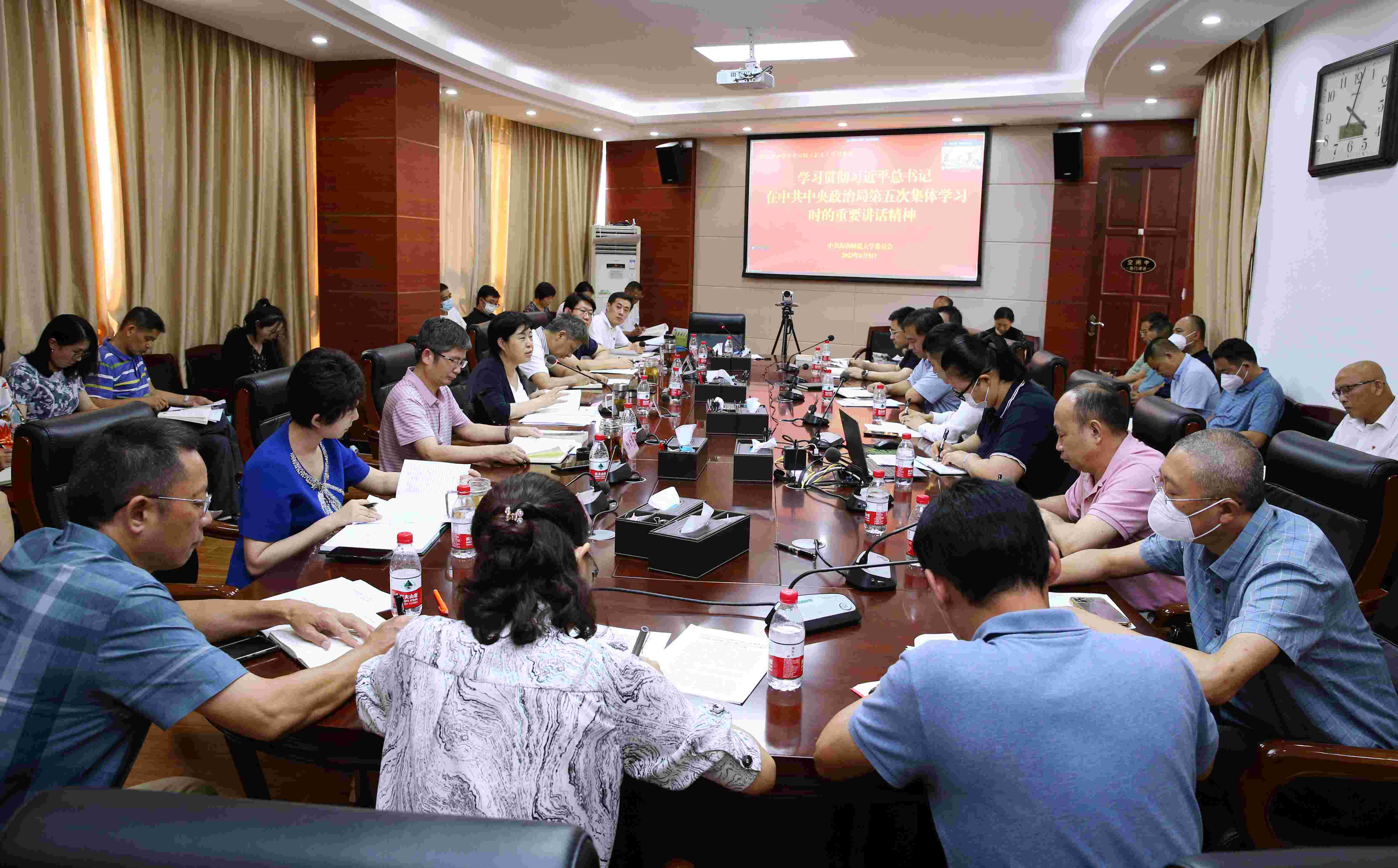 我校召开主题教育阶段性工作会议 推动主题教育走深走实