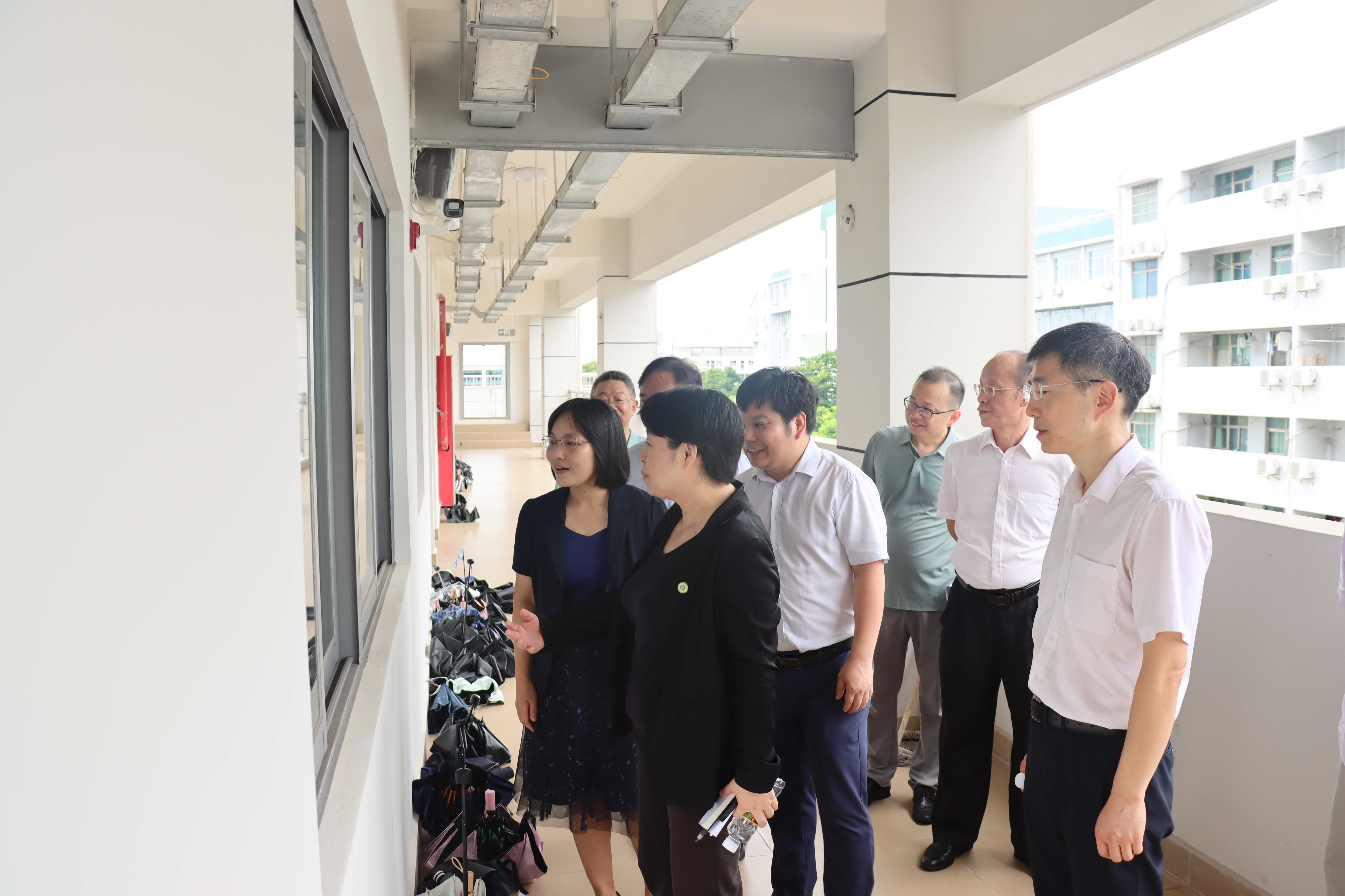 校领导到海师附中检查高考准备工作